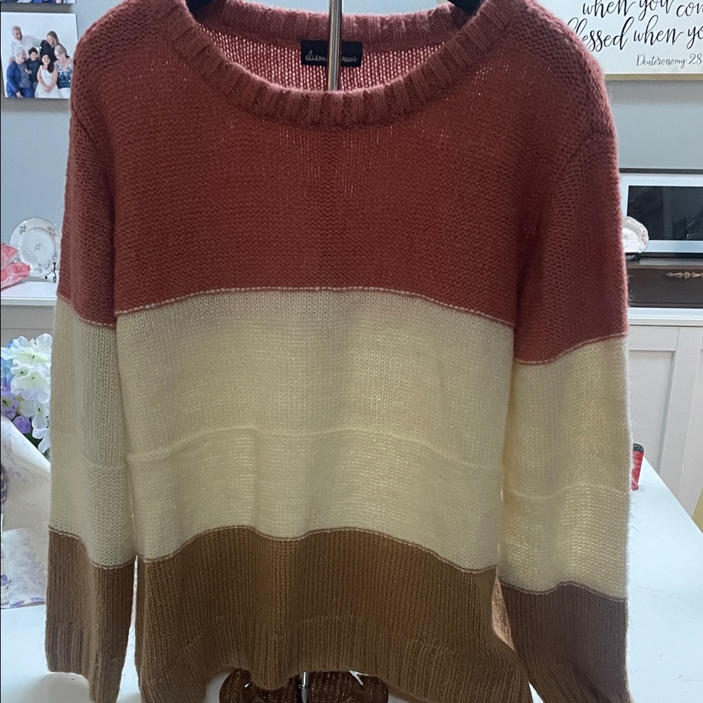 Summer Sale Markdown Color block Crew Neck Sweater Length 26”, Pit to Pit 22”